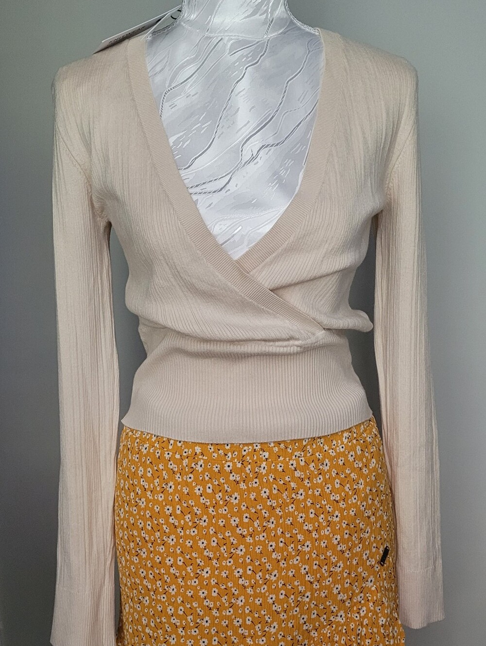 Dynamite V-neck Long Sleeve Sweater Blouse